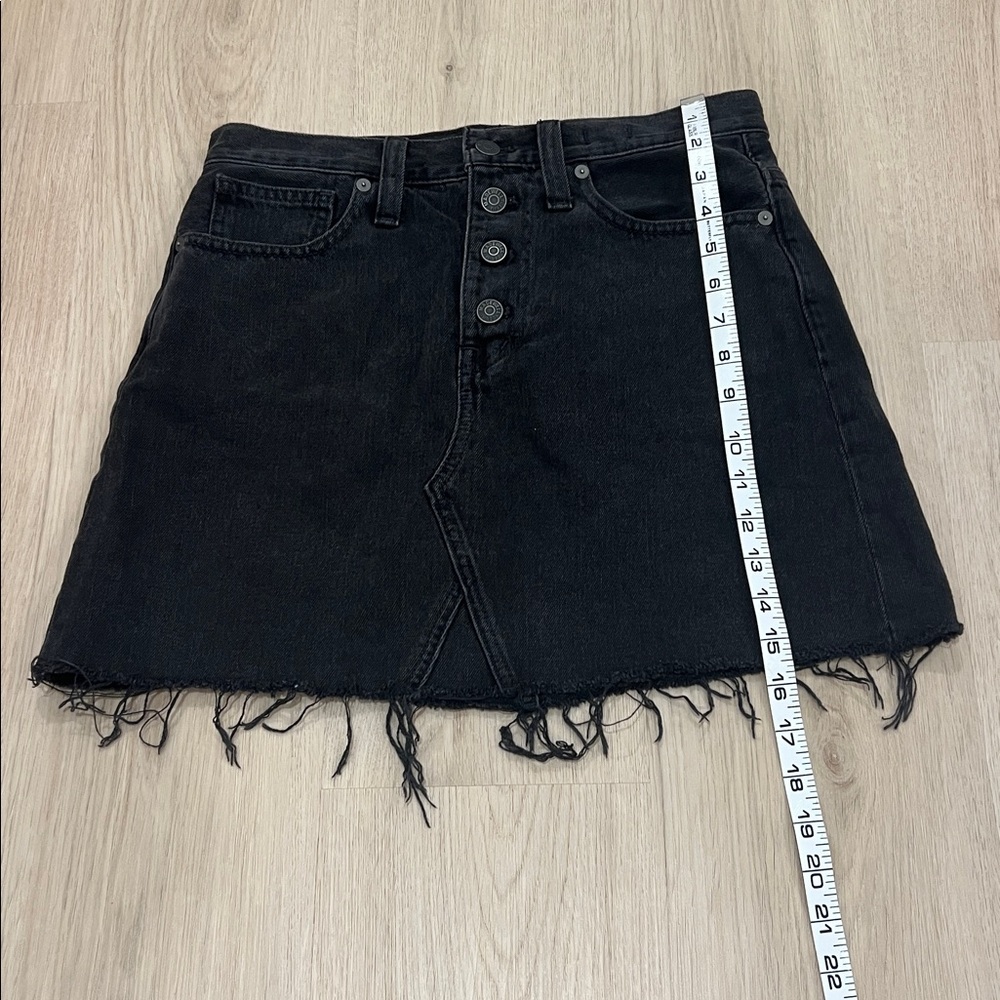 Madewell size 26 Black Denim Mini Skirt with Frayed Hem - Picture 3 of 6
